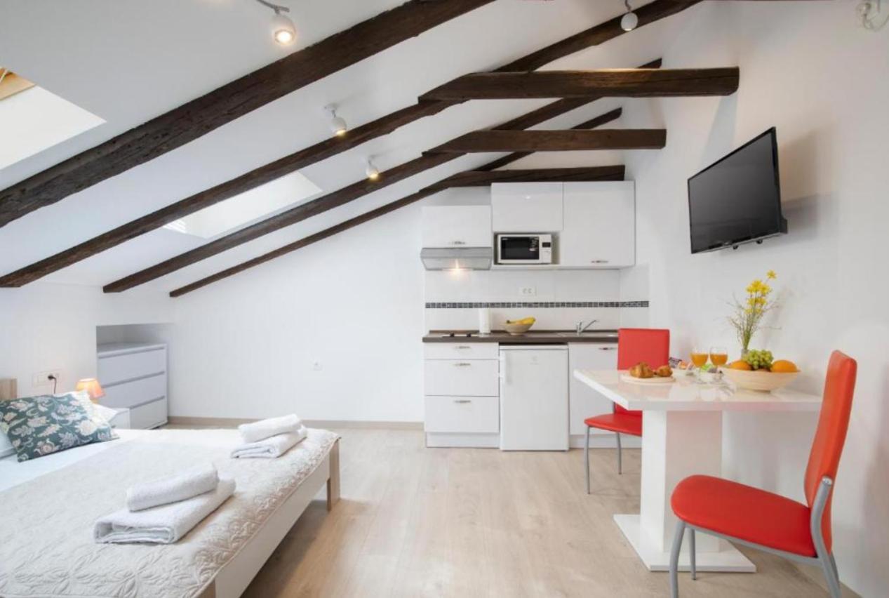 Central Apartments بولا المظهر الخارجي الصورة