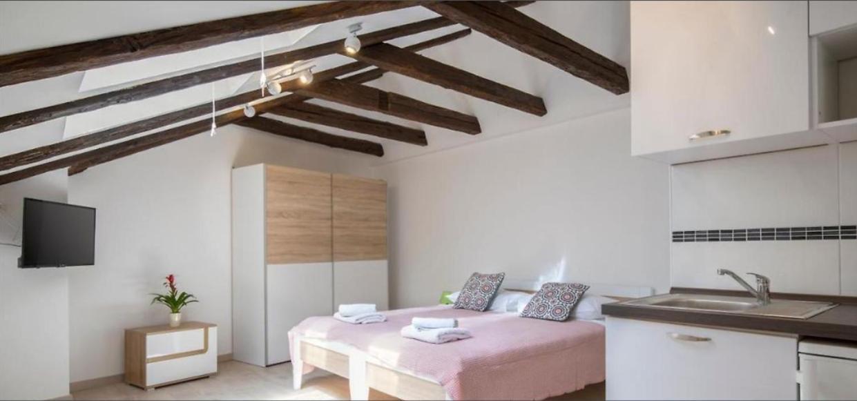 Central Apartments بولا المظهر الخارجي الصورة