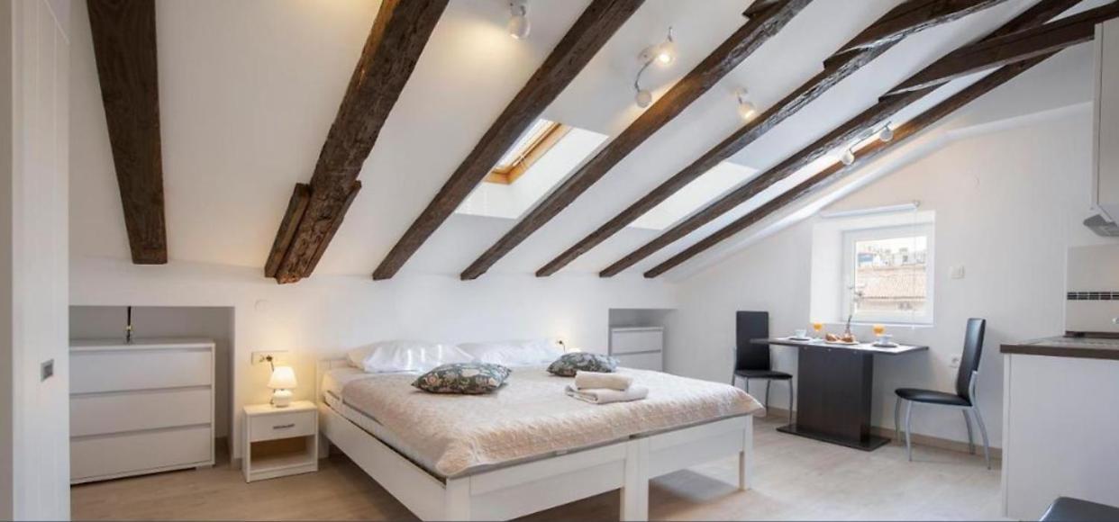 Central Apartments بولا المظهر الخارجي الصورة